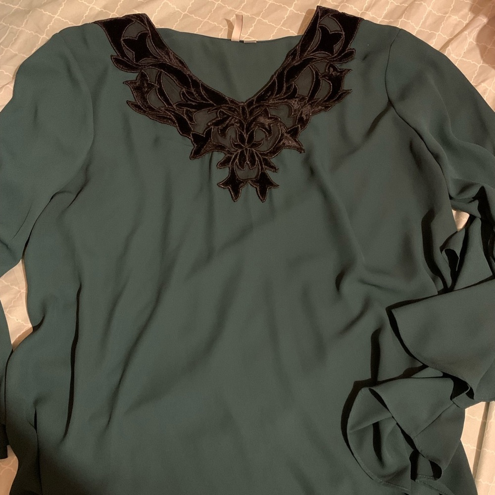 Xl dark green blouse beautiful!